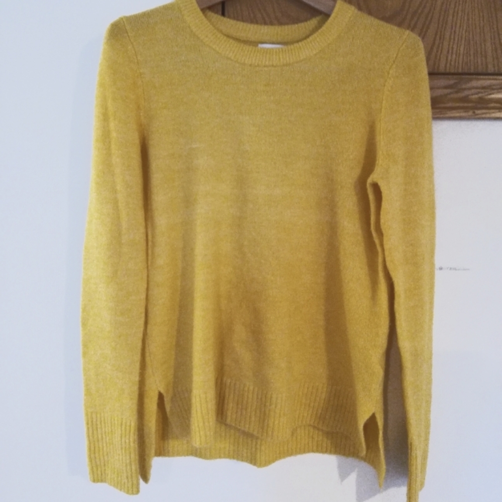 Small mustard yellow Old Navy sweater
